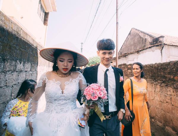Chú rể trẻ Lạng Sơn khóc như một dòng sông dắt tay cô dâu trong ngày cưới-5