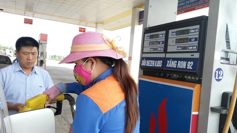 Xăng dầu đồng loạt tăng giá mạnh, vượt đỉnh 22 ngàn/lít-1