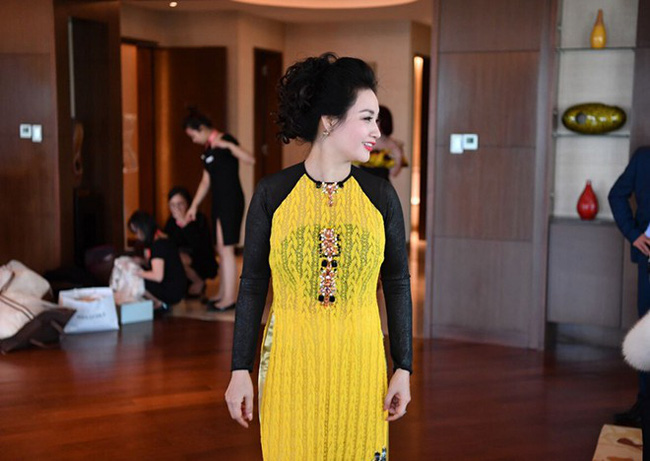 Điểm chung bất ngờ trong đám cưới Lan Khuê - Tú Anh - Thu Ngân: Mẹ cô dâu xinh đẹp, thu hút không kém con gái-8