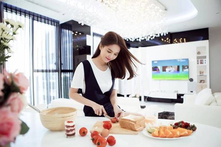 Soi biệt thự của 3 nàng độc thân sang” nhất Vbiz: Ngọc Trinh, Bảo Thy, Midu ai về nhất?-3