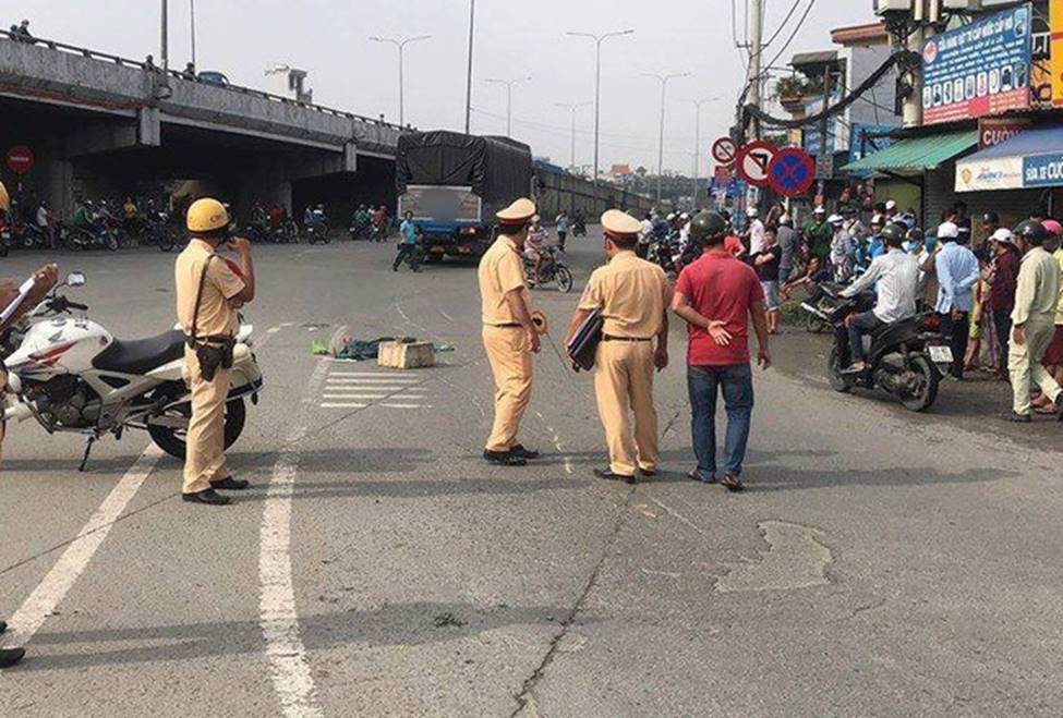 Người mẹ và bé gái 3 tuổi chết thương tâm sau tai nạn tại vòng xoay tử thần” ở Sài Gòn-2