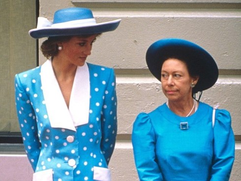 Không phải bà Camilla, đây mới chính là thành viên Hoàng gia chán ghét Công nương Diana ra mặt, đến dự lễ tang cháu dâu cũng không thèm cúi đầu
