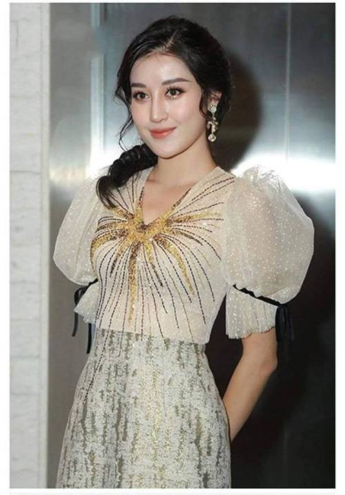 Ngày thường thần thái ngất trời, còn ở đám cưới thì Huyền My lại tụt sắc thế này-2