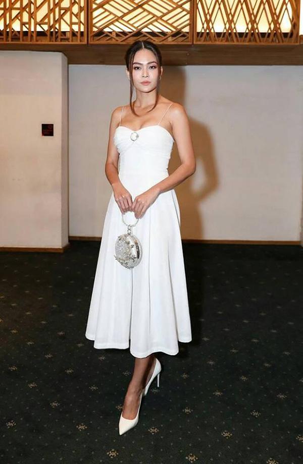 Ngày thường thần thái ngất trời, còn ở đám cưới thì Huyền My lại tụt sắc thế này-6