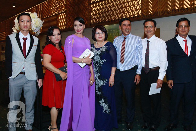 Ngắm nhan sắc và style của các bà mẹ mới hiểu vì sao các bông Hậu của Vbiz lại xinh đẹp duyên dáng đến vậy-9