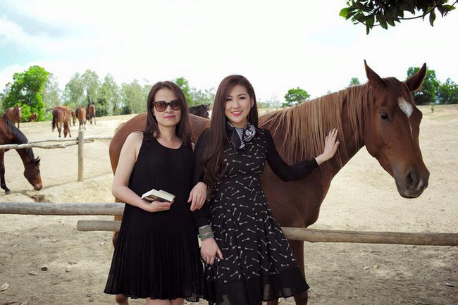 Ngắm nhan sắc và style của các bà mẹ mới hiểu vì sao các bông Hậu của Vbiz lại xinh đẹp duyên dáng đến vậy-26