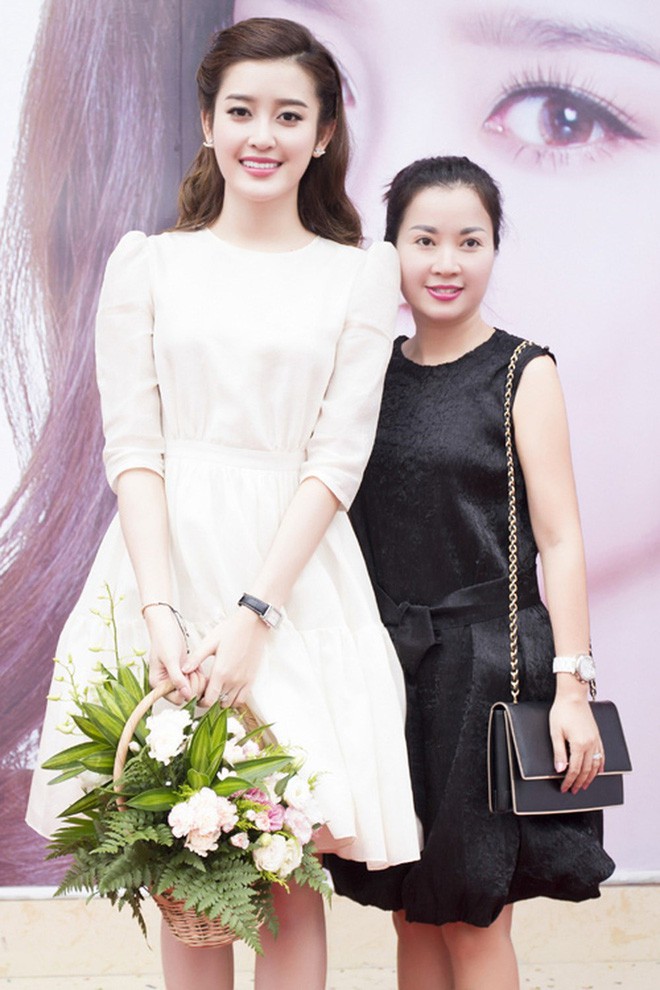 Ngắm nhan sắc và style của các bà mẹ mới hiểu vì sao các bông Hậu của Vbiz lại xinh đẹp duyên dáng đến vậy-32