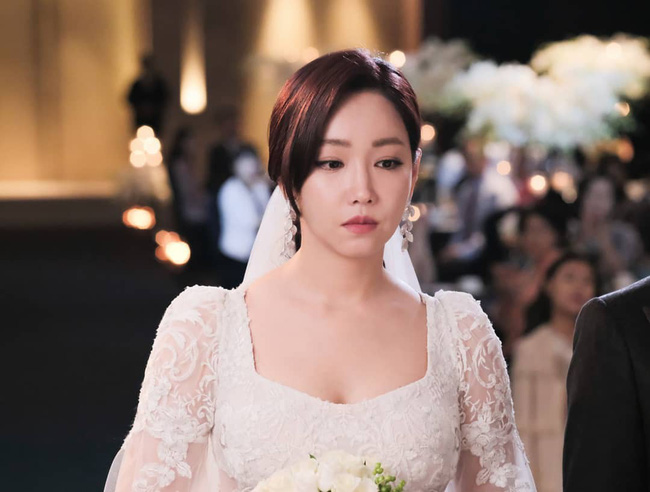 Phát hiện người yêu cũ còn tơ tưởng chồng mình, vợ trẻ lỡ nói một câu thì nhận về cái kết cay đắng-1