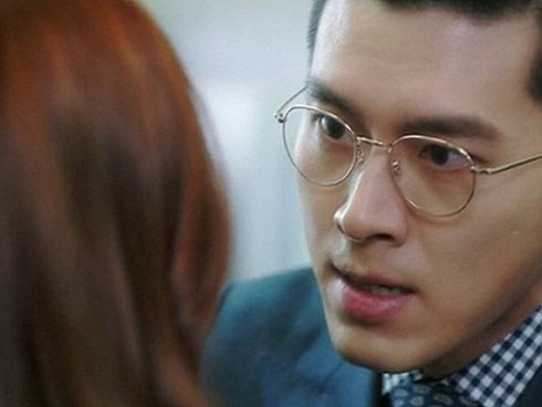 Phát hiện người yêu cũ còn tơ tưởng chồng mình, vợ trẻ lỡ nói một câu thì nhận về cái kết cay đắng