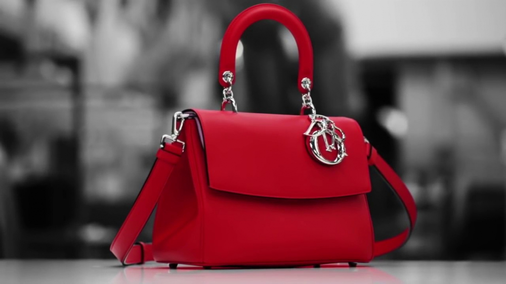 Tận mắt ngắm quy trình sản xuất chiếc túi Dior ngàn đô lừng danh-1