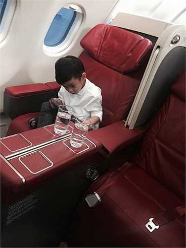 Richkid” chính hiệu của Vbiz: Sống trong biệt thự triệu đô, được tặng xe hơi mừng sinh nhật-13