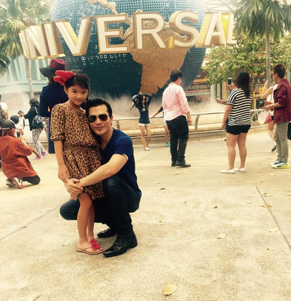 Richkid” chính hiệu của Vbiz: Sống trong biệt thự triệu đô, được tặng xe hơi mừng sinh nhật-9