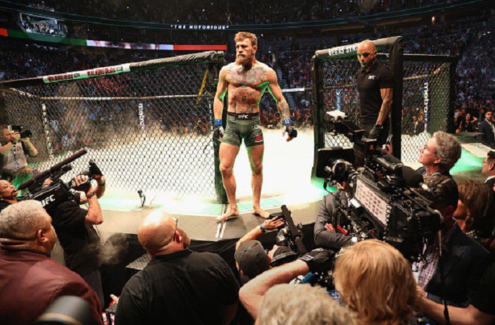 Gã điên McGregor thua đau trong lần tái xuất, tạo ra vụ ẩu đả chưa từng có trong lịch sử UFC-2