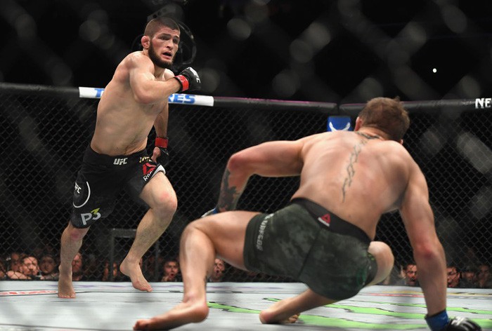 Gã điên McGregor thua đau trong lần tái xuất, tạo ra vụ ẩu đả chưa từng có trong lịch sử UFC-6