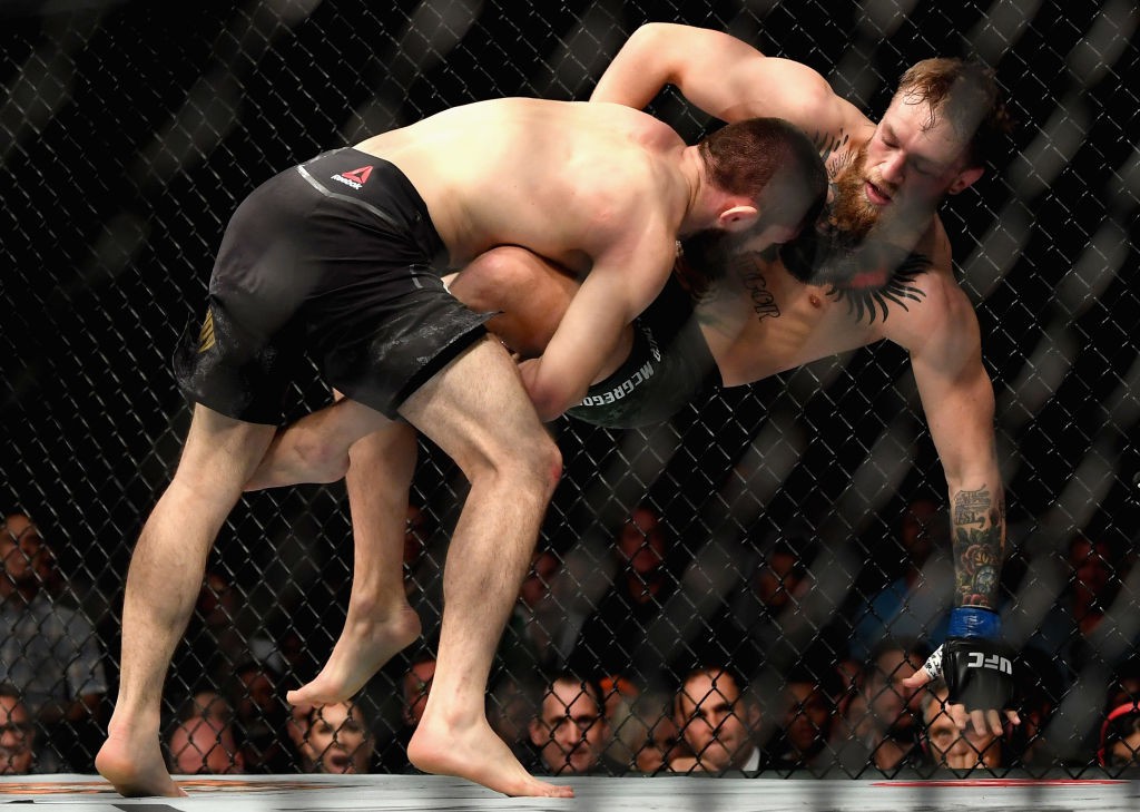 Gã điên McGregor thua đau trong lần tái xuất, tạo ra vụ ẩu đả chưa từng có trong lịch sử UFC-9