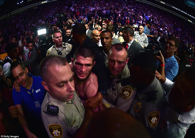 Chủ tịch UFC tuyên bố bỏ tù 3 người đội Khabib vì đánh lén McGregor-2
