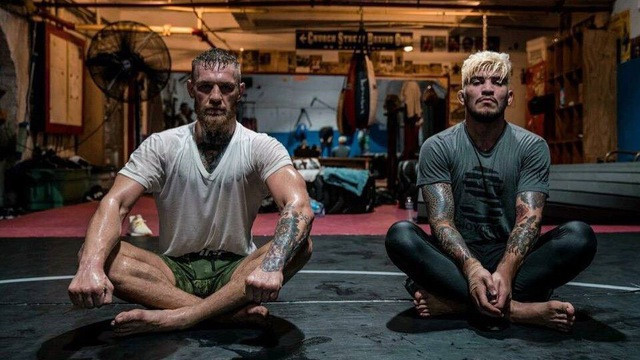 Chủ tịch UFC tuyên bố bỏ tù 3 người đội Khabib vì đánh lén McGregor-3
