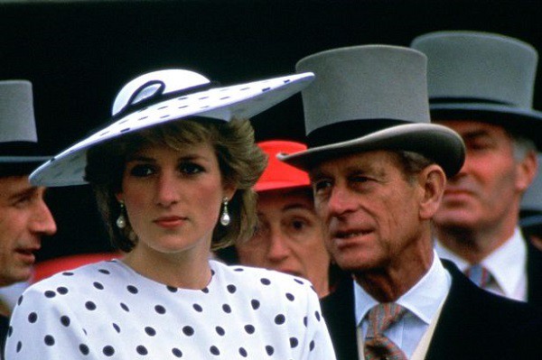 Hé lộ nhiều điểm bất ngờ trong những lá thư tay giữa Công nương Diana và bố chồng-1