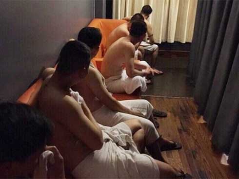 Nhức nhối những động mại dâm nam quan hệ đồng tính-1
