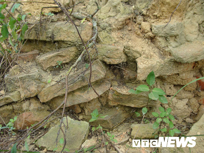 Thoải mái tàn phá nghĩa địa mộ cổ khổng lồ chứa cả tấn báu vật ở Hải Dương-3