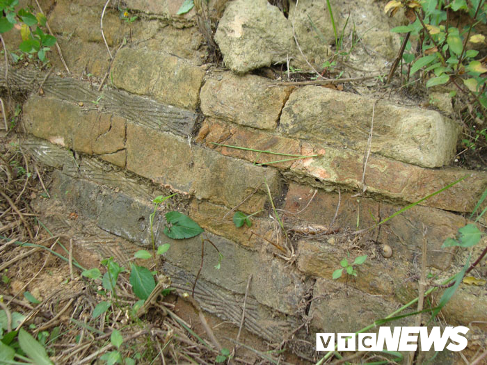 Thoải mái tàn phá nghĩa địa mộ cổ khổng lồ chứa cả tấn báu vật ở Hải Dương-4