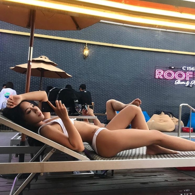 Những tấm lưng gãy nhìn là mê của các người đẹp Á châu-16