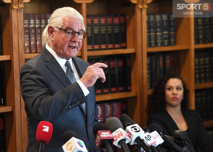 Chưa tránh được vỏ dưa lại gặp thêm vỏ dừa: Ronaldo bị cáo buộc hiếp dâm một người phụ nữ khác-1