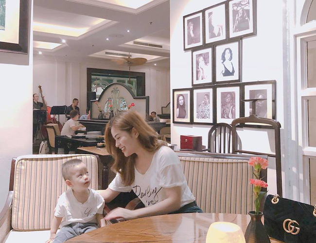 Lê Việt Anh và bà xã cùng bật chế độ độc thân trên trang cá nhân-5