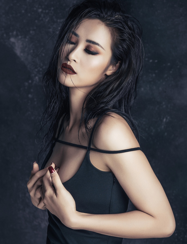 Đông Nhi táo bạo tung ảnh không nội y sau 8 năm yêu Ông Cao Thắng-1