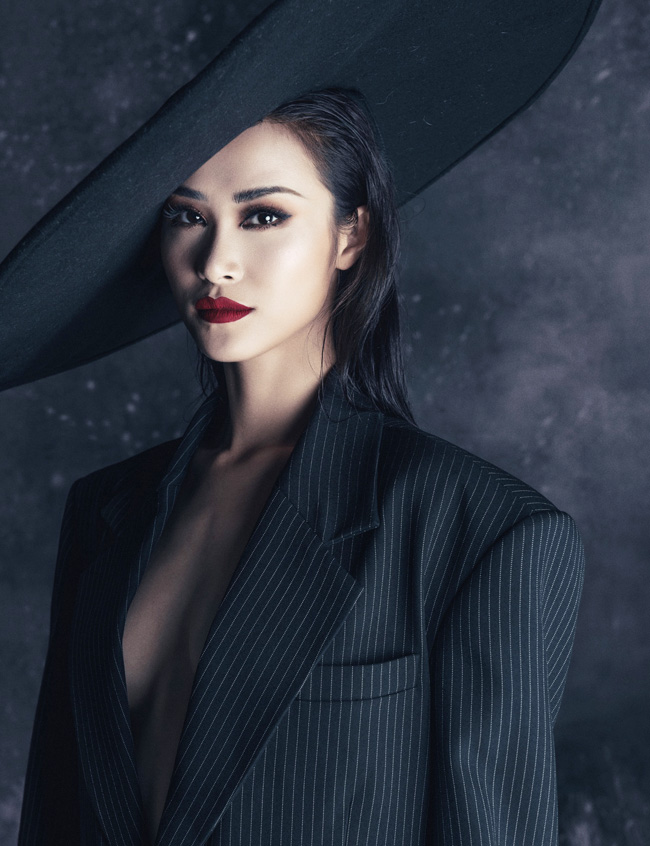 Đông Nhi táo bạo tung ảnh không nội y sau 8 năm yêu Ông Cao Thắng-3