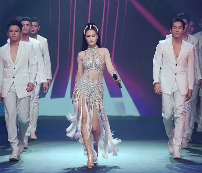 Đông Nhi táo bạo tung ảnh không nội y sau 8 năm yêu Ông Cao Thắng-17