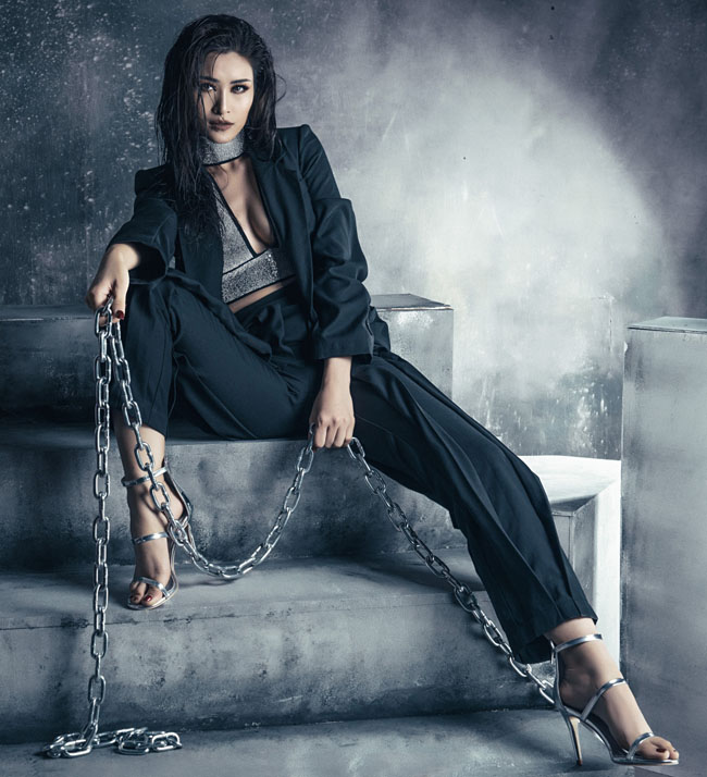 Đông Nhi táo bạo tung ảnh không nội y sau 8 năm yêu Ông Cao Thắng-5