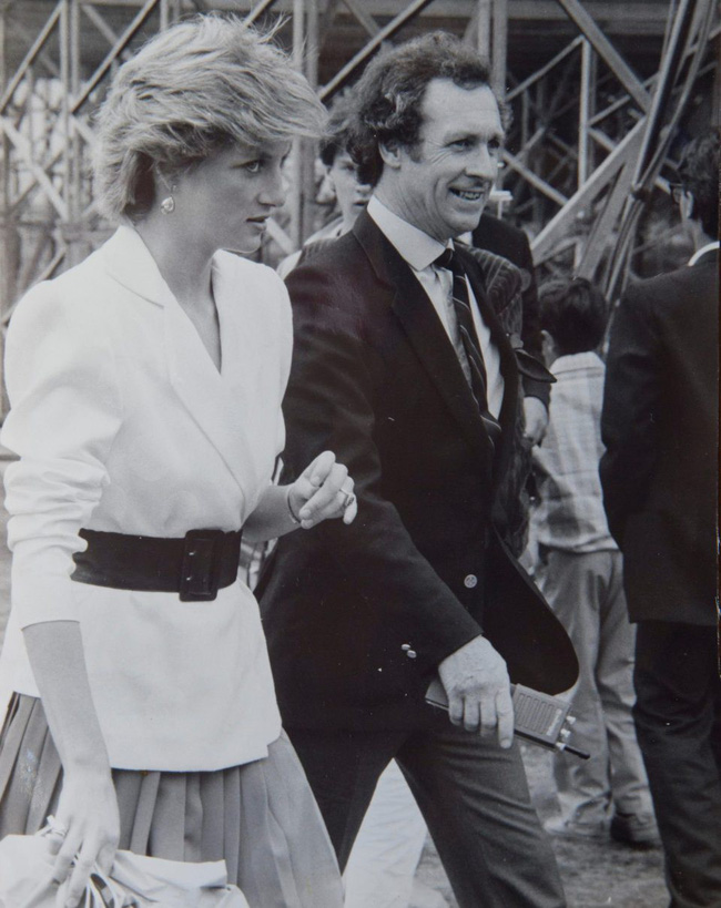 Tài xế thân cận tiết lộ thông tin chưa từng biết tới trong đêm đầu tiên bảo vệ thi thể Công nương Diana tại căn phòng phủ kín chăn-1