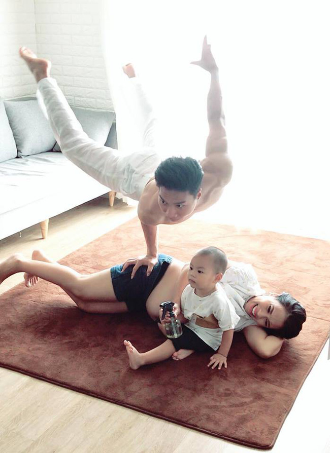 Thót tim khi chứng kiến Quốc Nghiệp diễn xiếc chống tay lên người bà xã đang mang bầu lớn-1