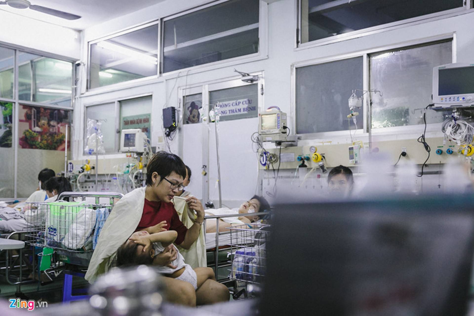 Bệnh viện Nhi ở Sài Gòn vỡ trận vì dịch chồng dịch-3