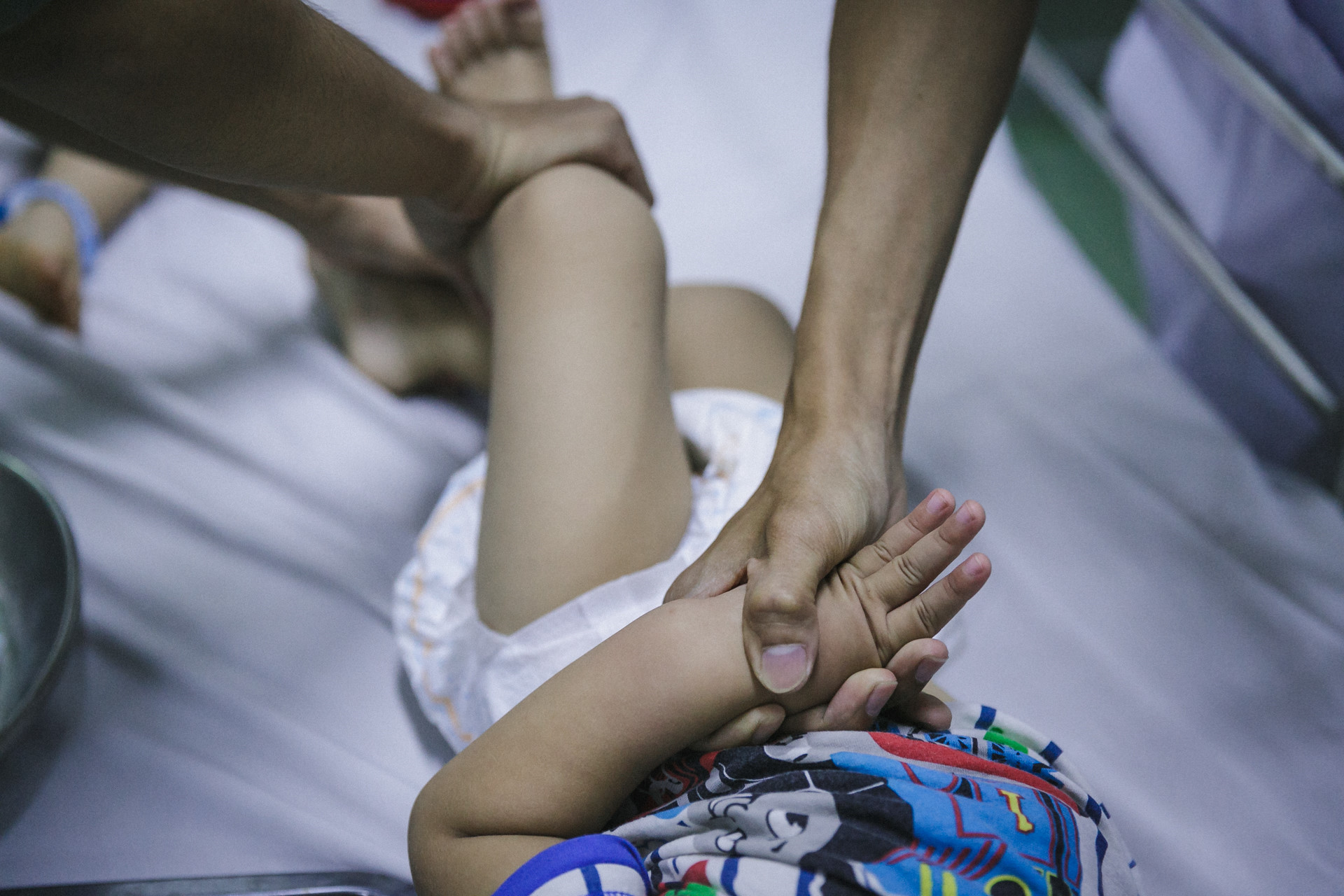 Bệnh viện Nhi ở Sài Gòn vỡ trận vì dịch chồng dịch-5