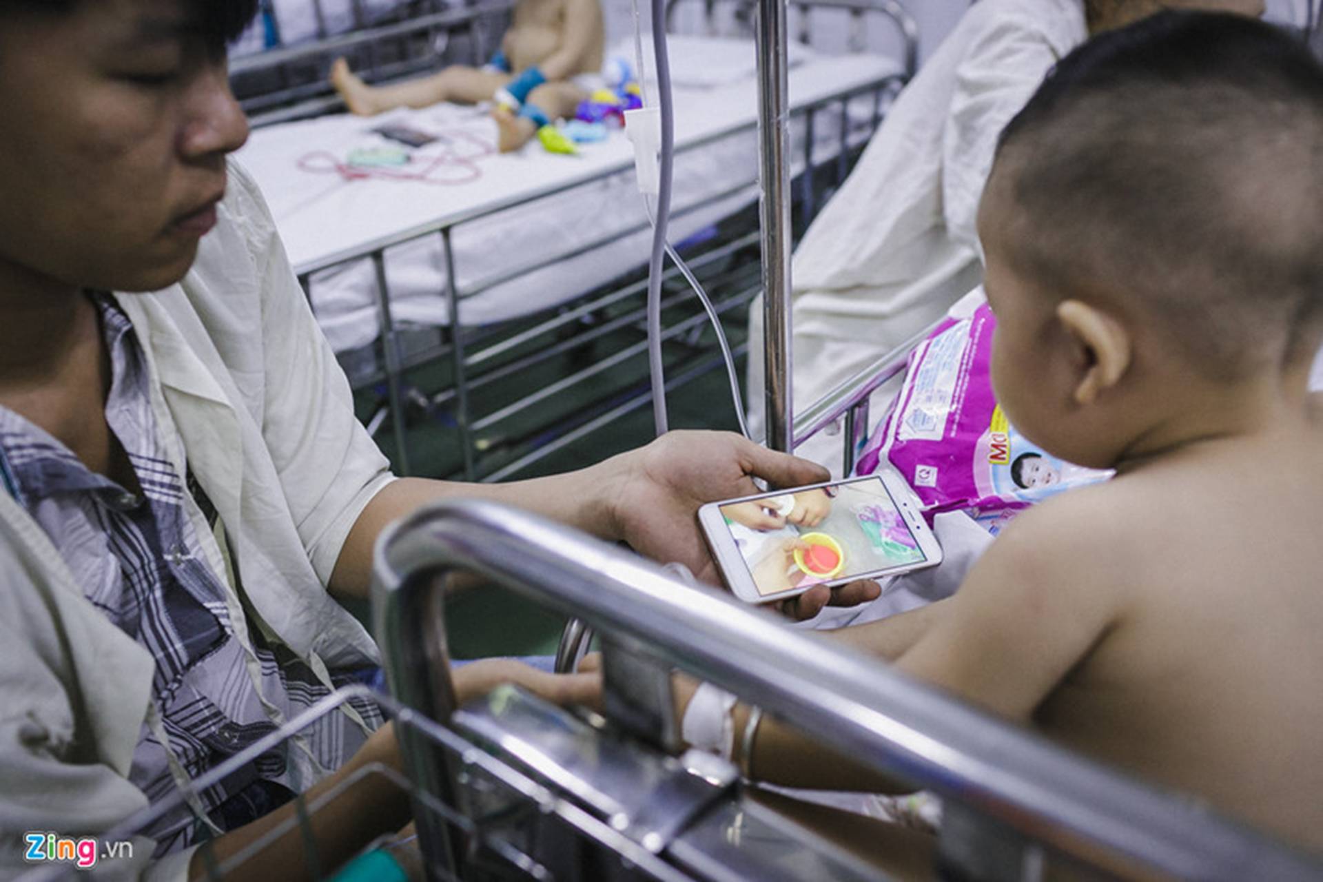 Bệnh viện Nhi ở Sài Gòn vỡ trận vì dịch chồng dịch-9