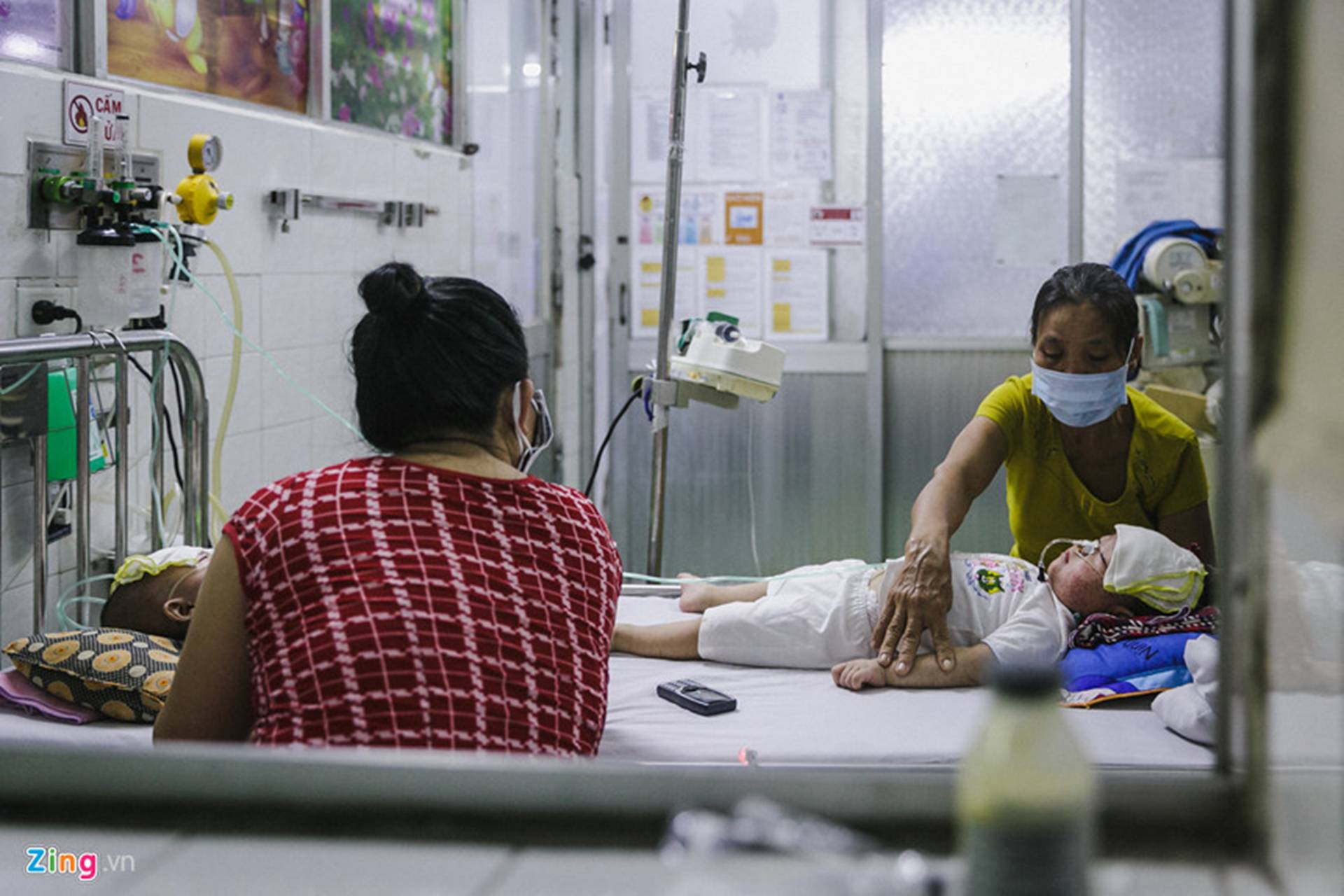 Bệnh viện Nhi ở Sài Gòn vỡ trận vì dịch chồng dịch-11