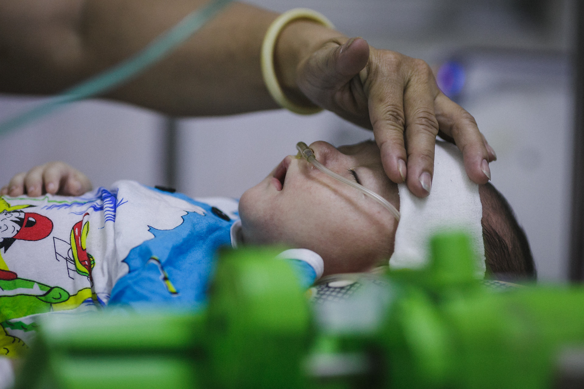 Bệnh viện Nhi ở Sài Gòn vỡ trận vì dịch chồng dịch-13