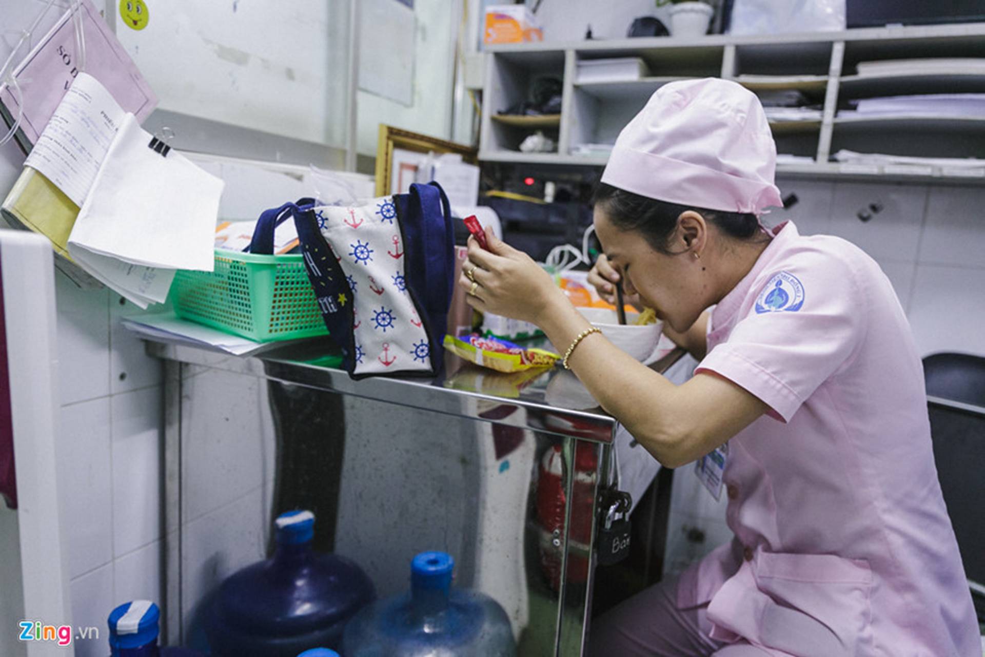 Bệnh viện Nhi ở Sài Gòn vỡ trận vì dịch chồng dịch-17