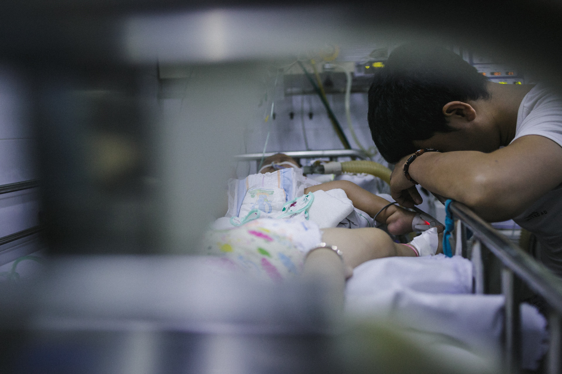 Bệnh viện Nhi ở Sài Gòn vỡ trận vì dịch chồng dịch-28