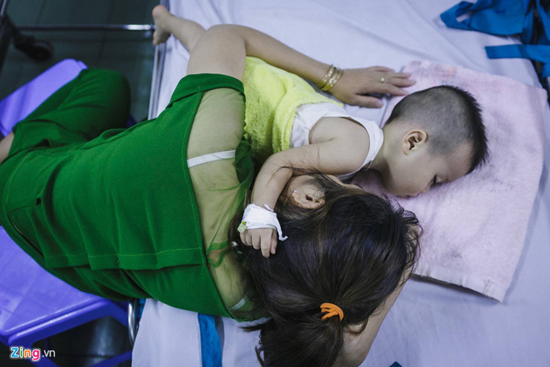 Bệnh viện Nhi ở Sài Gòn vỡ trận vì dịch chồng dịch-29