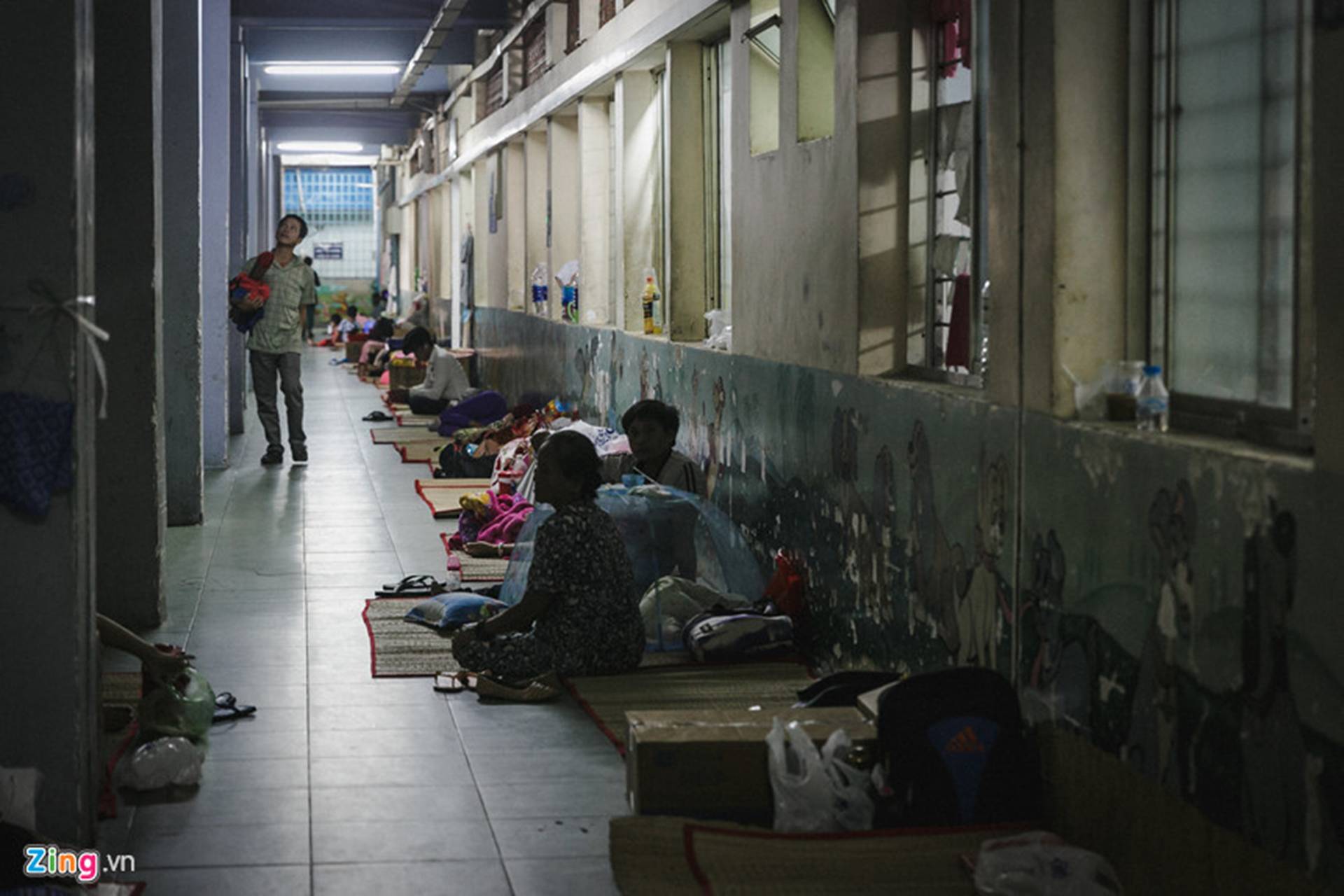 Bệnh viện Nhi ở Sài Gòn vỡ trận vì dịch chồng dịch-30