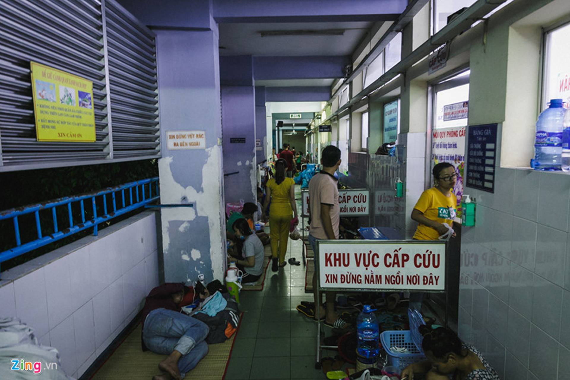 Bệnh viện Nhi ở Sài Gòn vỡ trận vì dịch chồng dịch-32