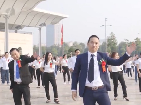 Thầy hiệu trưởng bá đạo đặt pass wifi là đáp án bài toán-4