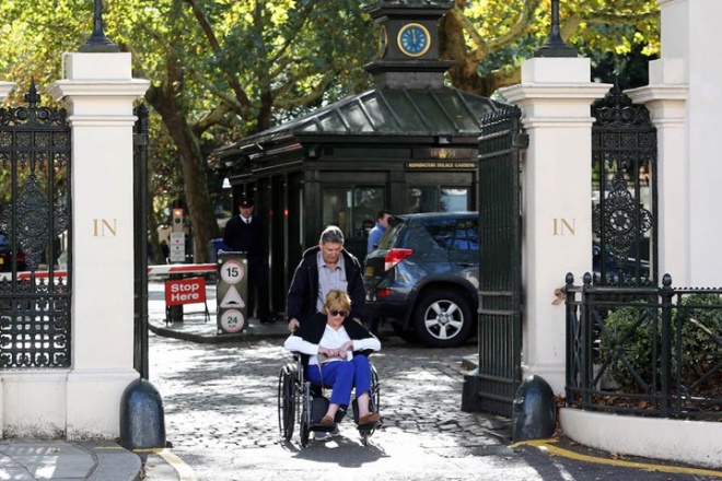 Đi xe lăn đến Cung điện Hoàng gia để nói lời xin lỗi, chị gái Meghan Markle bị vệ sĩ đuổi thẳng cổ-4