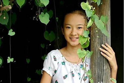 Lạm dụng tắm trắng, Angela Phương Trinh ngày càng gây hốt hoảng với vẻ ngoài bạch tạng?-1