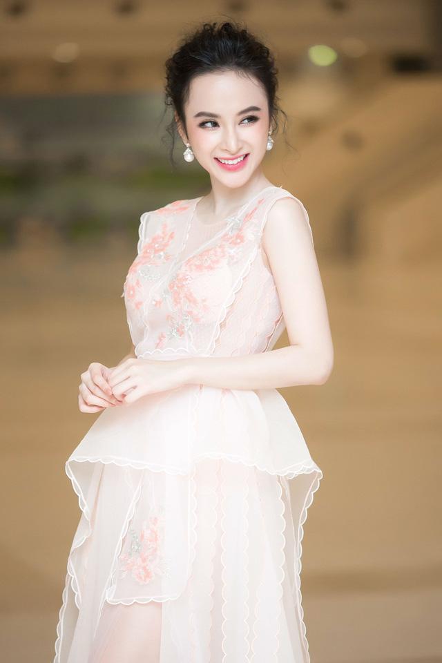 Lạm dụng tắm trắng, Angela Phương Trinh ngày càng gây hốt hoảng với vẻ ngoài bạch tạng?-8
