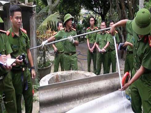 Điều tra nghi án mẹ trầm cảm ném con xuống giếng