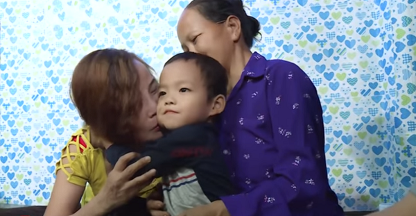 Bị nhà trai phản đối gay gắt nhưng cặp cô dâu 62 tuổi đã dùng chiêu gạo nấu thành cơm này khiến mẹ chồng thôi đành chúc phúc-4